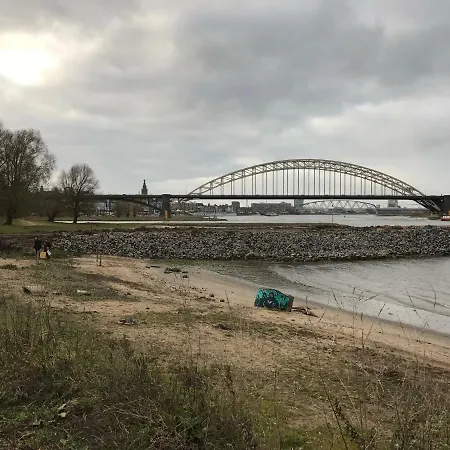 Mooij *